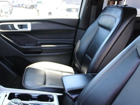Used 2020 Ford Explorer XLT w/ Equipment Group 202A AWD/4WD image 29