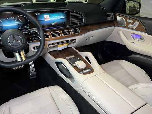 New 2026 Mercedes-Benz GLS 580 4MATIC image 44