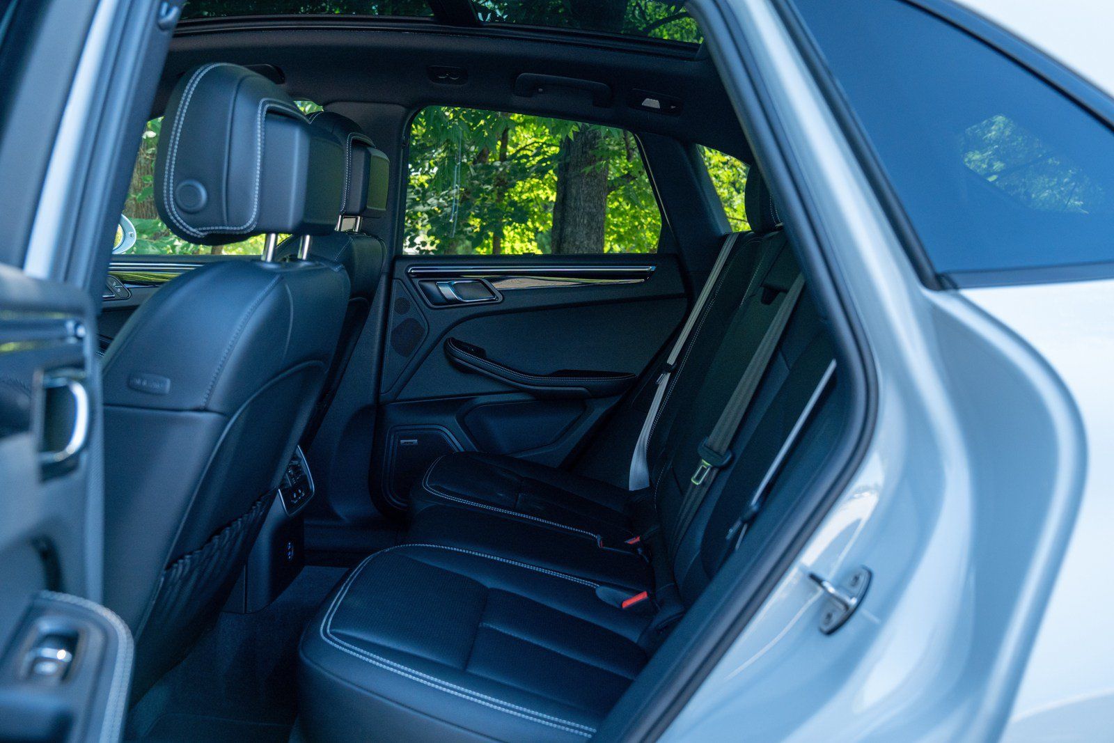 Certified 2026 Porsche Macan AWD/4WD image 33