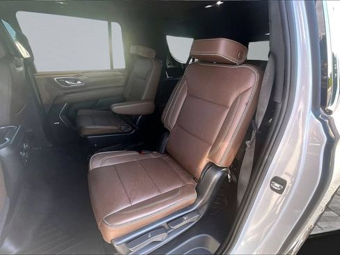 Used 2024 Chevrolet Suburban High Country AWD/4WD image 26