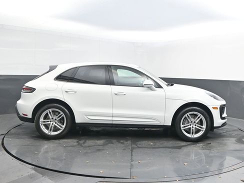 Certified 2022 Porsche Macan image 8