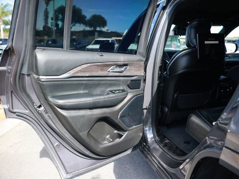 Used 2023 Jeep Grand Cherokee Overland w/ Luxury Tech Group IV AWD/4WD image 38