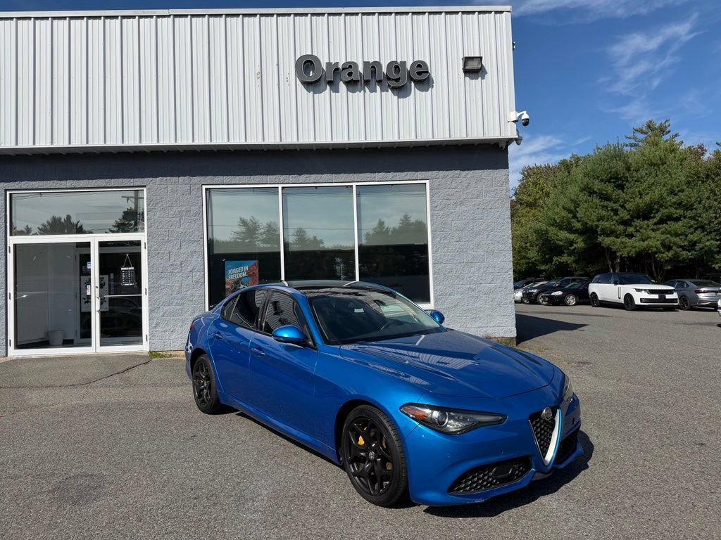 Used 2018 Alfa Romeo Giulia Ti Sport w/ Quick Order Package 22S Sport AWD/4WD image 8