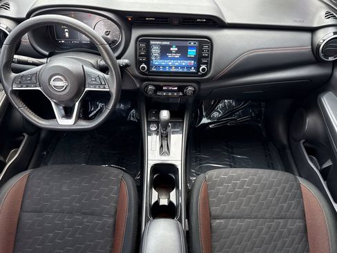 Used 2024 Nissan Kicks SR FWD image 10
