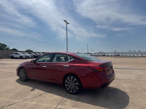 Used 2023 Nissan Altima 2.5 SL FWD image 13