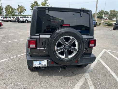 Used 2019 Jeep Wrangler Unlimited Sahara image 24