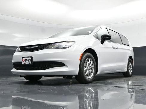 New 2026 Chrysler Voyager LX FWD image 60