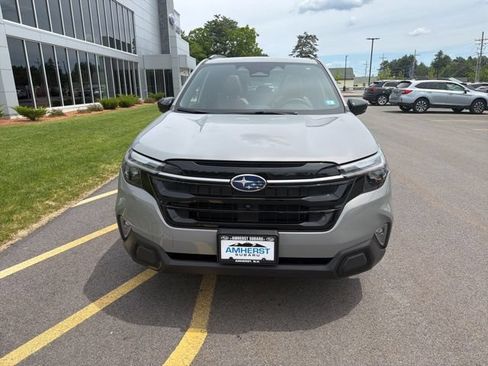Used 2025 Subaru Forester Touring AWD/4WD image 2