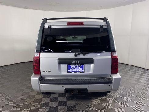 Used 2010 Jeep Commander Sport AWD/4WD image 4