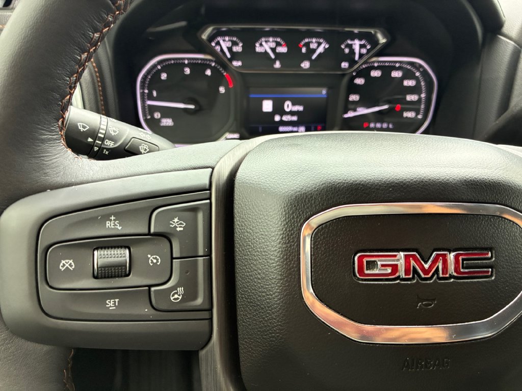 Used 2022 GMC Sierra 2500 AT4 w/ AT4 Preferred Package AWD/4WD image 11