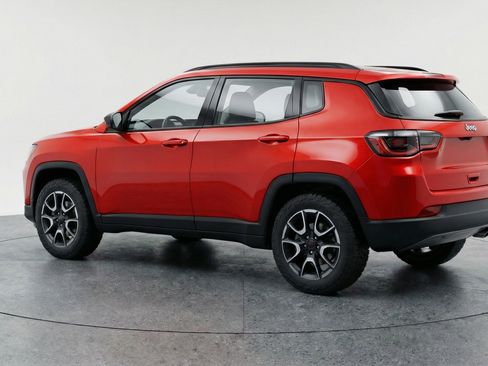 Used 2025 Jeep Compass Trailhawk AWD/4WD image 6