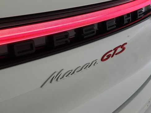 Certified 2025 Porsche Macan GTS AWD/4WD image 32