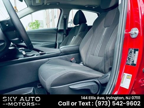 Used 2025 Hyundai Elantra SEL FWD image 9