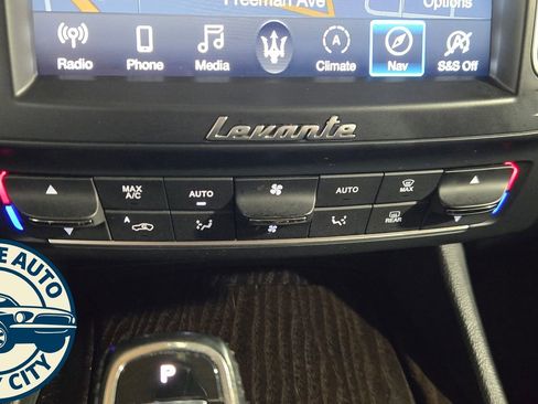 Used 2019 Maserati Levante Base image 17