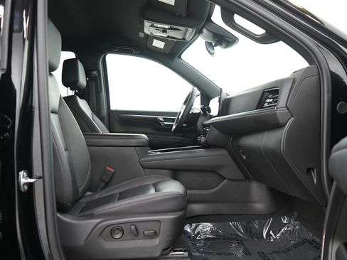 Used 2025 Chevrolet Tahoe LT AWD/4WD image 9