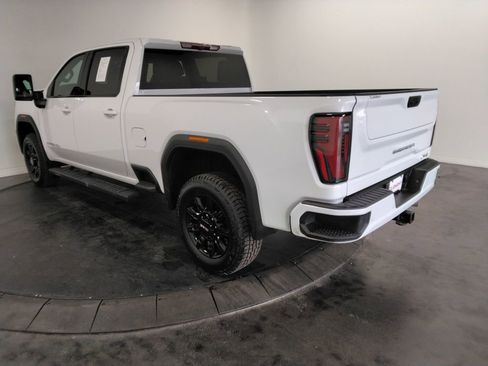 Used 2025 GMC Sierra 2500 AT4 image 7