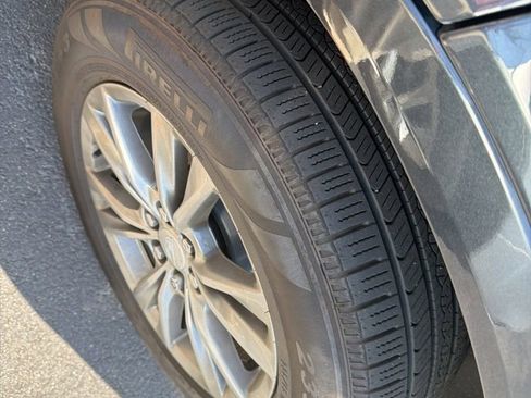 Used 2021 Cadillac XT5 Premium Luxury FWD image 4