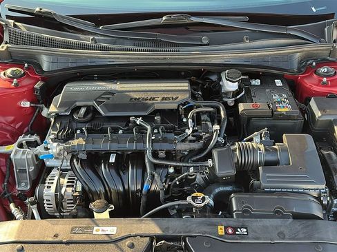 Used 2025 Hyundai Elantra Limited FWD image 3