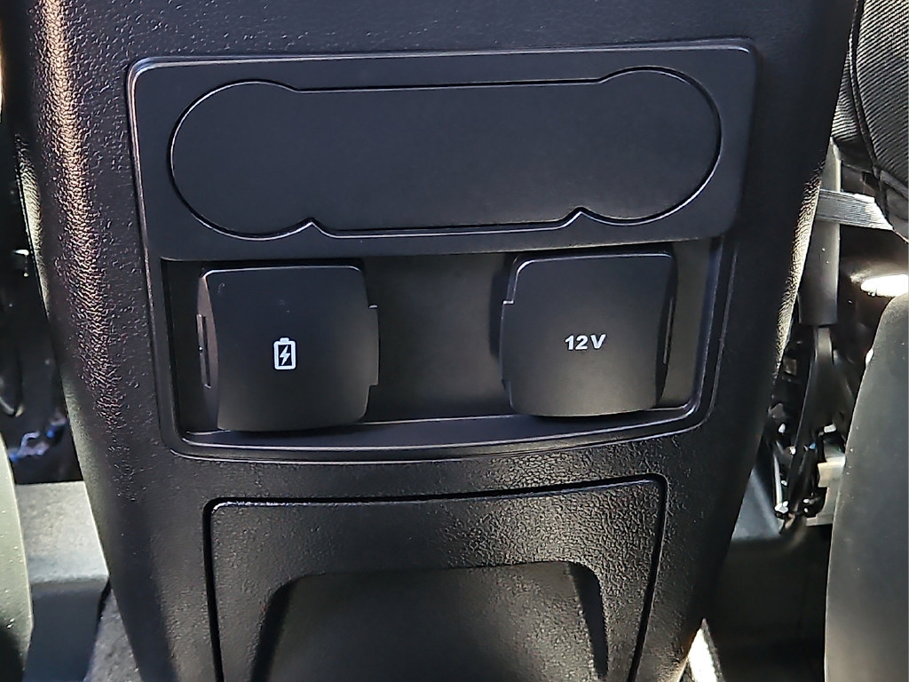 Used 2024 Ford Explorer XLT RWD image 14