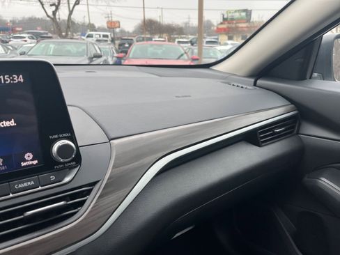 Used 2025 Nissan Altima 2.5 SV image 29