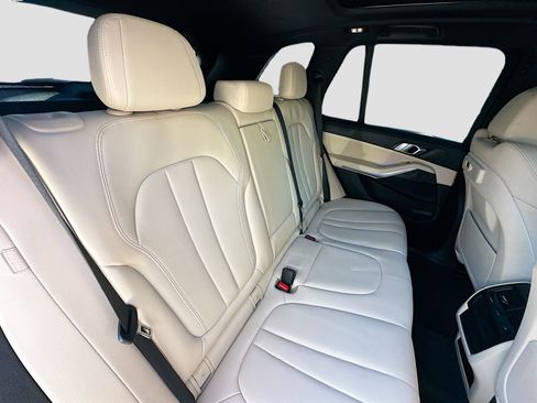 Used 2022 BMW X5 sDrive40i w/ Parking Assistance Package image 30