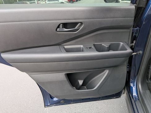 Used 2024 Nissan Pathfinder SV FWD image 26