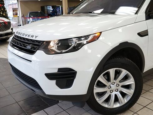 Used 2018 Land Rover Discovery Sport SE image 21