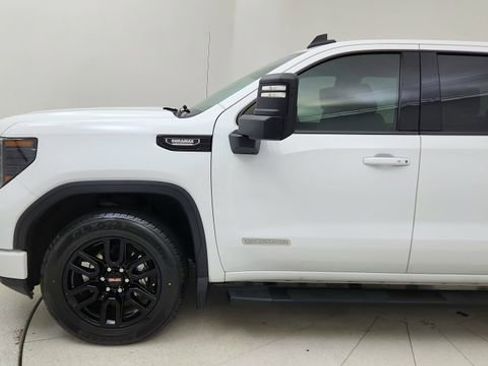 Used 2022 GMC Sierra 1500 Elevation w/ X31 Off-Road Package AWD/4WD image 10