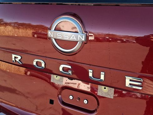 Certified 2023 Nissan Rogue SV image 30