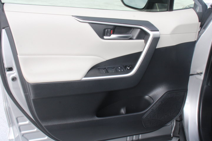 Used 2019 Toyota RAV4 XLE Premium w/ All Weather Liner Package FWD image 12