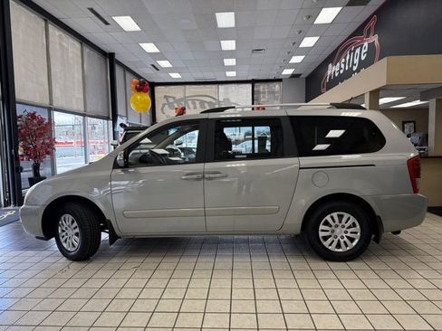 Used 2014 Kia Sedona LX image 4