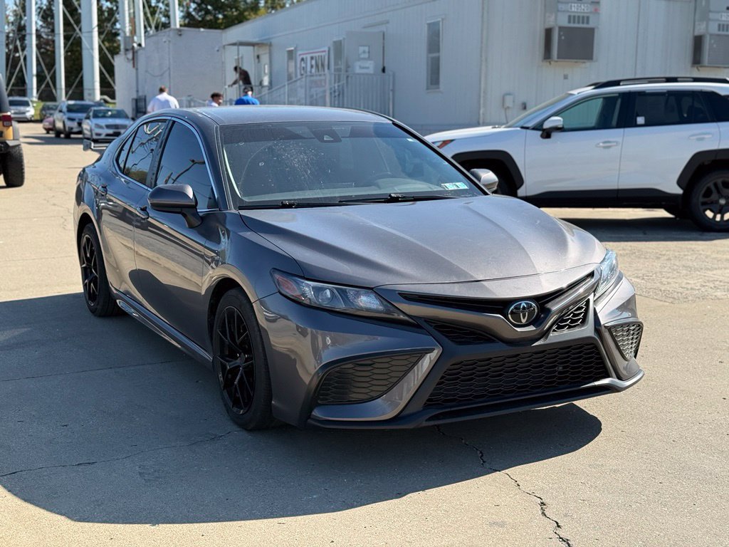 Used 2021 Toyota Camry SE FWD image 4