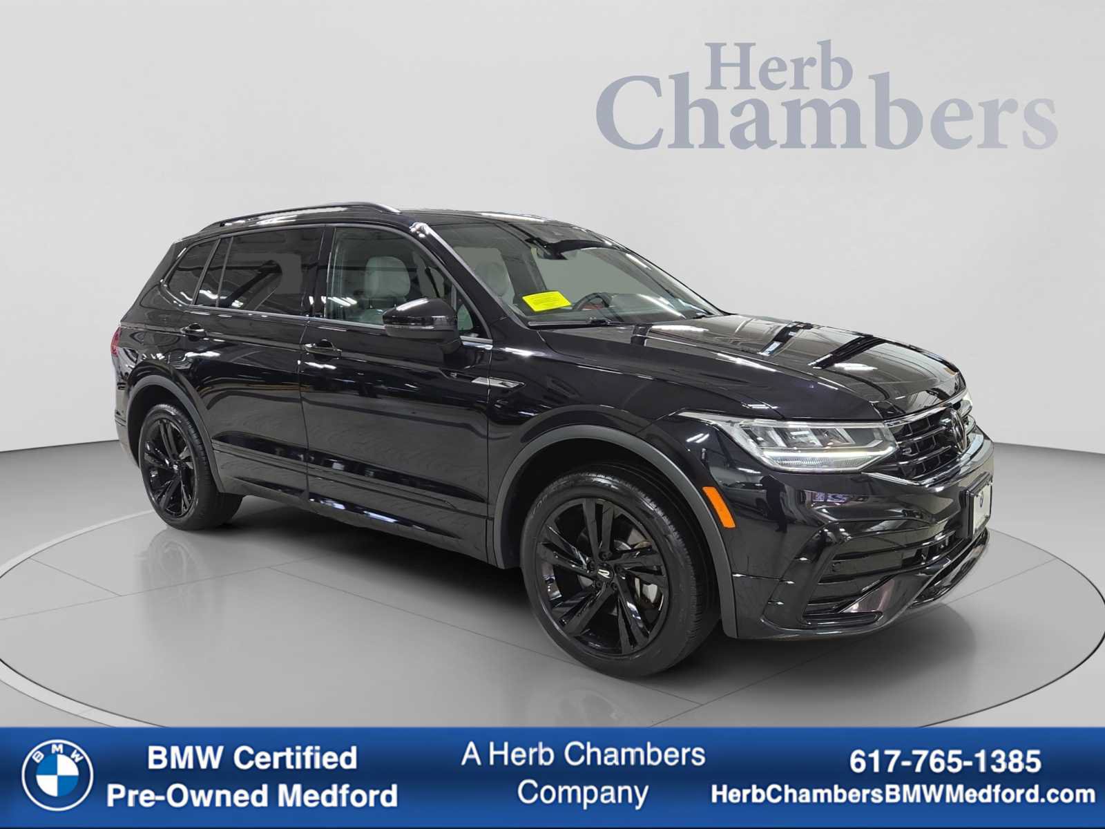 Used 2024 Volkswagen Tiguan SE R-Line AWD/4WD image 1
