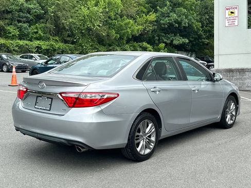 Used 2017 Toyota Camry SE FWD image 4