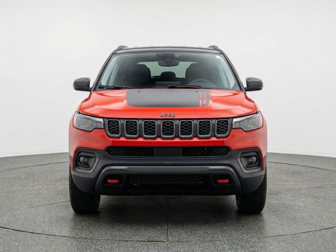 Used 2025 Jeep Compass Trailhawk image 2