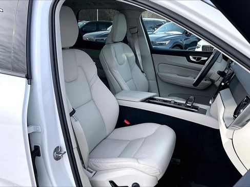 Certified 2023 Volvo XC60 T8 Plus image 7