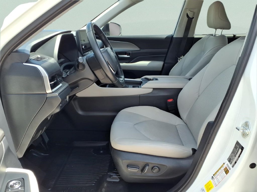 Used 2024 Toyota Grand Highlander FWD image 12