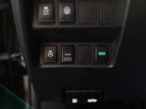 Used 2018 Nissan Rogue Sport SL w/ SL Premium Package image 16