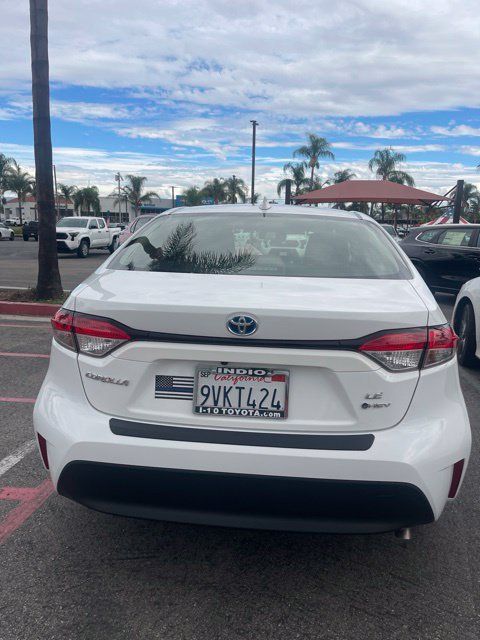 Used 2025 Toyota Corolla LE FWD image 4