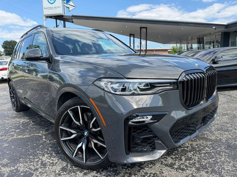 Used 2022 BMW X7 xDrive40i w/ M Sport Package AWD/4WD image 3
