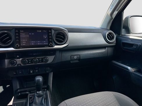 Used 2022 Toyota Tacoma SR5 w/ Technology Package image 23