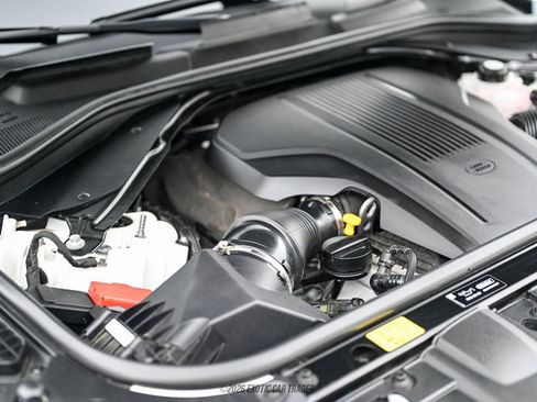 Used 2025 Land Rover Range Rover SE image 15