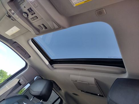 Used 2019 Cadillac Escalade Premium Luxury w/ Escalade Sport Edition AWD/4WD image 11