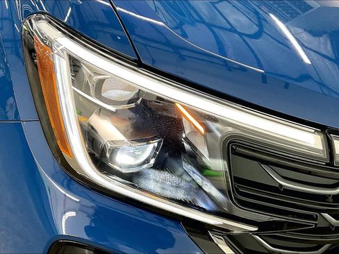 New 2025 Volkswagen Atlas Cross Sport SE image 32