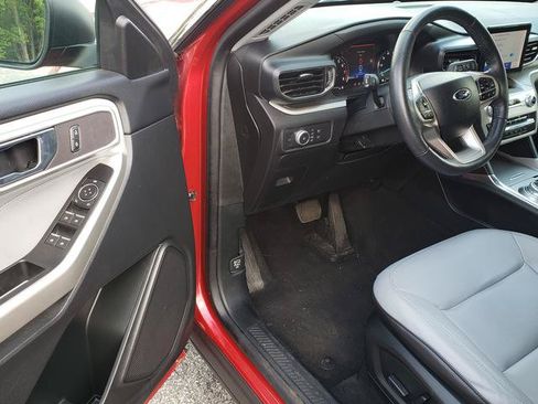 Used 2021 Ford Explorer XLT w/ Equipment Group 202A AWD/4WD image 12