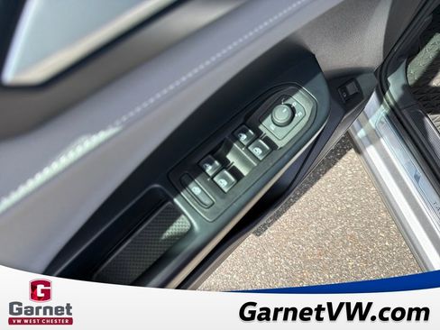 Used 2024 Volkswagen Taos SE image 12