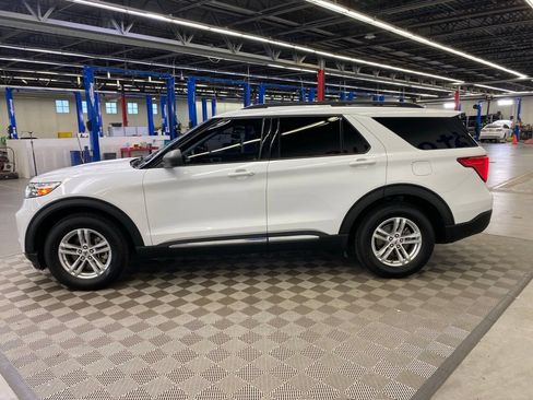 Used 2021 Ford Explorer XLT w/ Equipment Group 202A RWD image 6