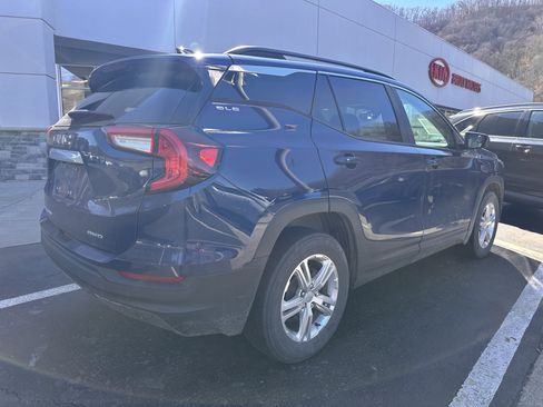 Used 2022 GMC Terrain SLE w/ Driver Convenience Package image 12