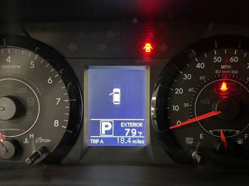 Used 2015 Toyota Sienna LE image 25