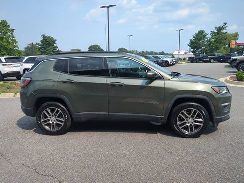 Used 2018 Jeep Compass Latitude w/ Popular Equipment Group AWD/4WD image 3